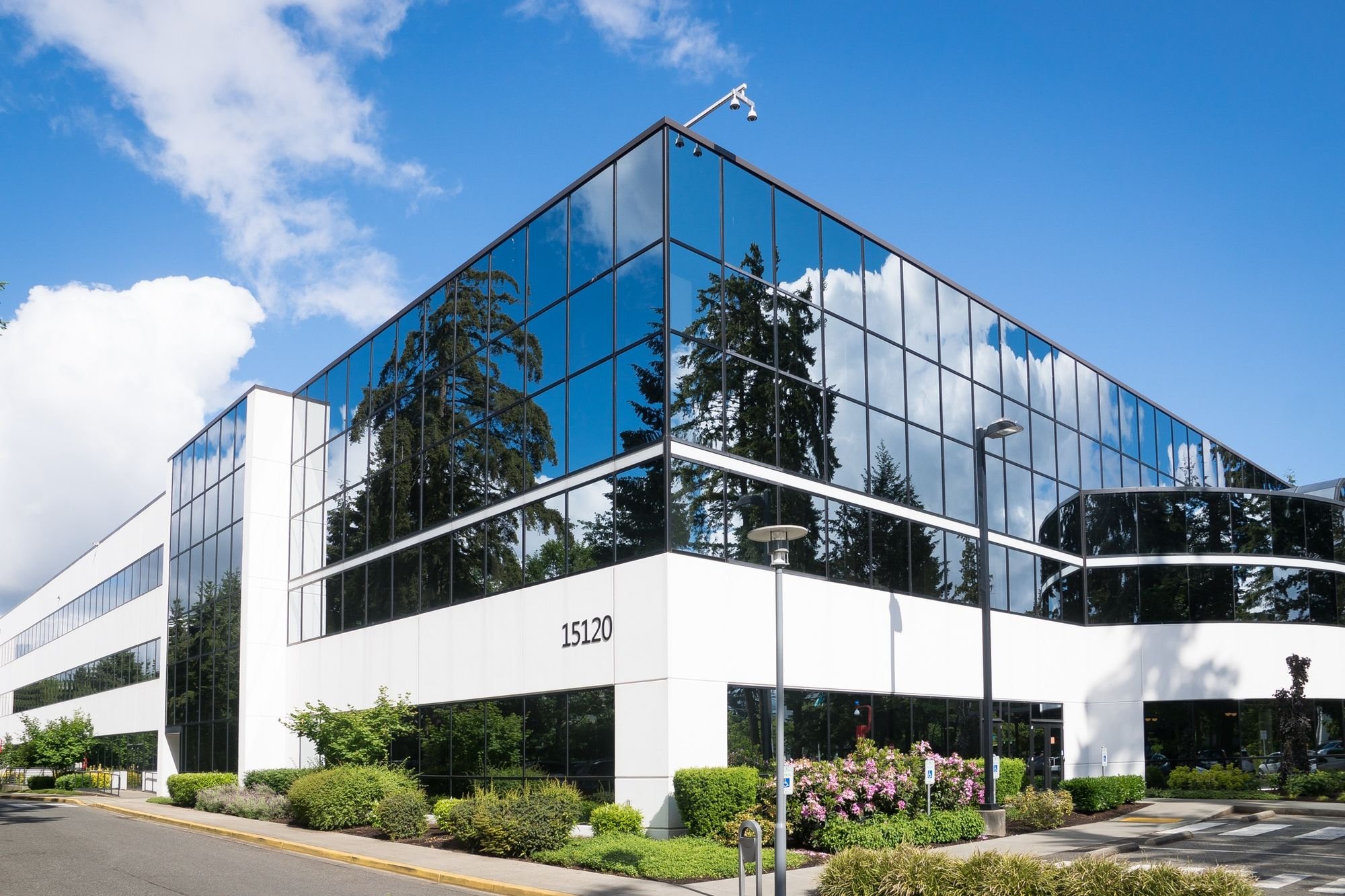 Kontorbygg med glassfasade